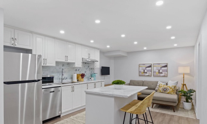 Durham Region Apartment | Family Friendly | Cozy | HOT TUB | Near UOIT