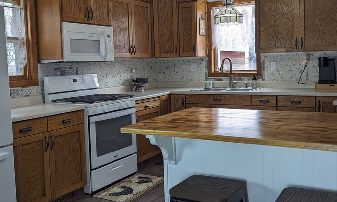 Fedora Other | Family Friendly Cozy Farmhouse close to public hunting lands