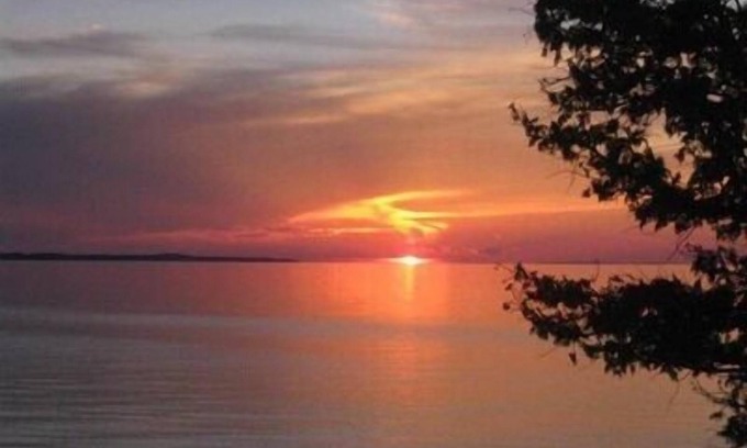 Ellsworth House | Family Friendly Custom Log Lake home, Kayaks, Paddle Boards, Booking Fall 2023