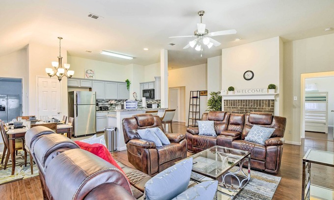 Dallas House | Family-Friendly Dallas Home w/ Game Room!