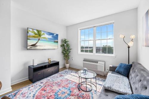 Hackensack River Waterfront Apartment | Family Friendly Deluxe 2 Bedroom Condo Only 25 mins to Soho