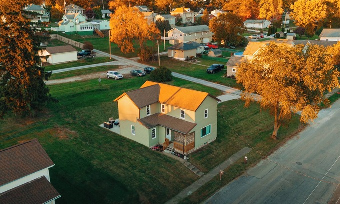 Apple Creek House | Family Friendly Downtown Apple Creek by Antiques