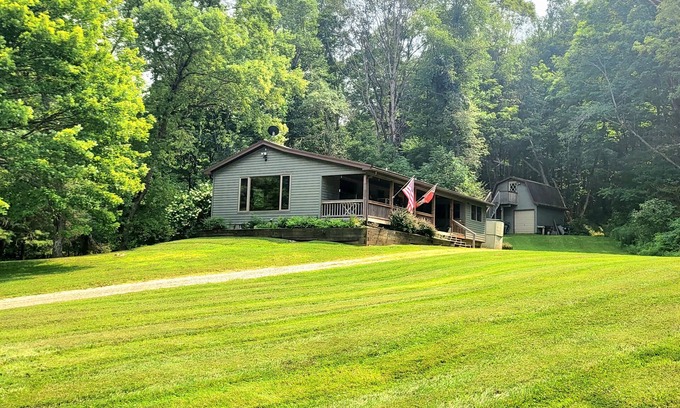 Ellicottville Cabin | Family Friendly Ellicottville Cabin - Hot Tub & Fireplace Near Skiing and Tubing