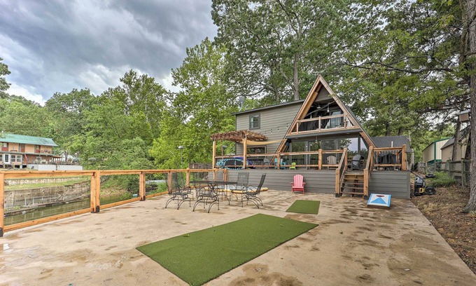 Eucha Cabin | Family-Friendly Eucha Cabin: Lakefront Views!