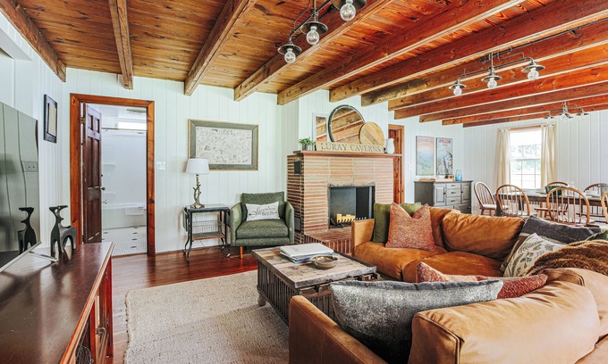 Luray House | Family Friendly Farmhouse on FENCED 16 Acres with Trails
