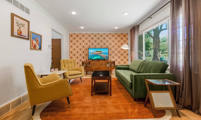 Overland Park House | Family-Friendly - Gather w/Backyard & Games