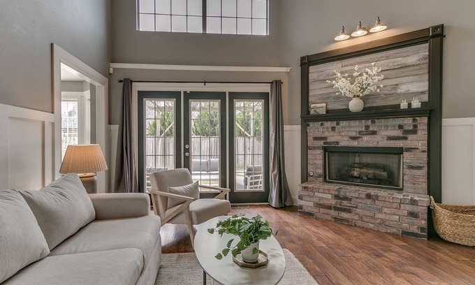 Jenks House | Family-Friendly Gem in Jenks