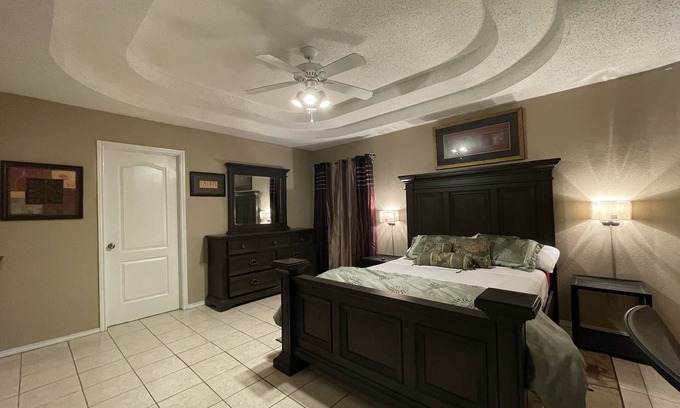 McAllen House | Family Friendly Gem with Patio