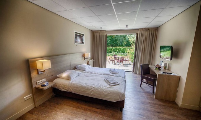 Beekbergen-West House | Family-Friendly Getaway Close to Wildlife Parks and Playgrounds! Onsite Dining!