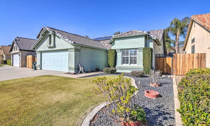 Greenacres House | Family-Friendly Getaway: Community Amenities!