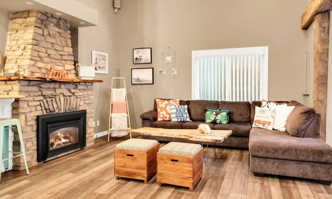 Crystal Beach House | Family friendly Getaway- Steps to the beach!