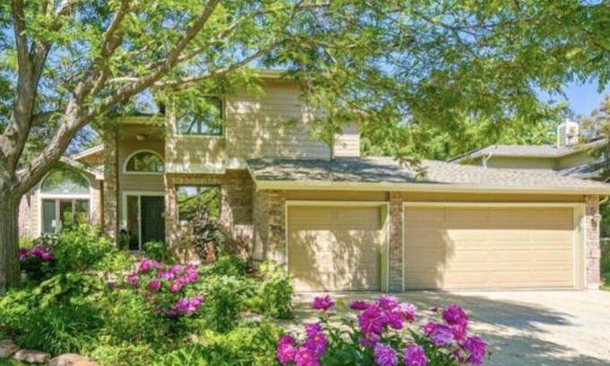 Parkside House | Family-Friendly Haven with a Beautiful Backyard and Walkable Neighborhood