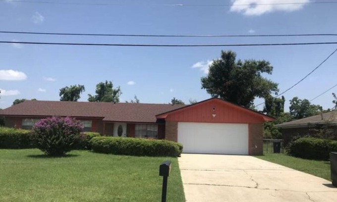 Parker House | Family-friendly home located close to Tyndall Air Force Base.
