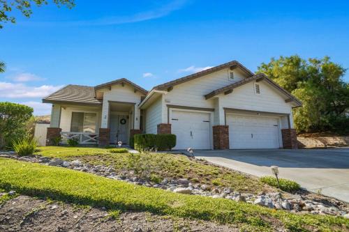 Canyon Country House | Family-Friendly Home in Upscale Neighborhood