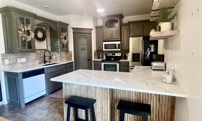 Elgin House | Family friendly home in Elginn15 min from Fort Sill