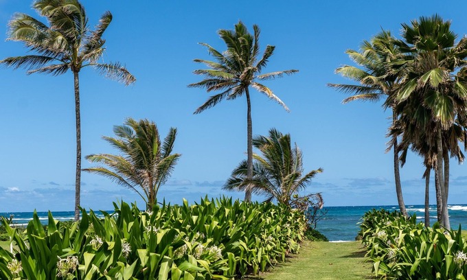 Hauula House | Family friendly home in Hauula; steps from beach
