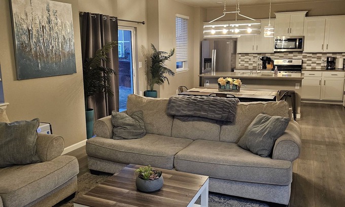 Windsor House | Family friendly home in wonderful neighborhood