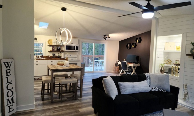 Forest House | Family-friendly home on the outskirts of Lynchburg. 18 mins from LU.