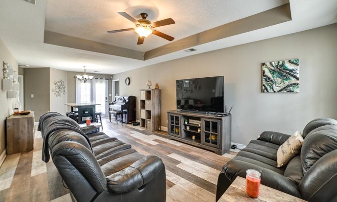 Clarksville House | Family-Friendly Home 9 Mi to Clarksville Speedway
