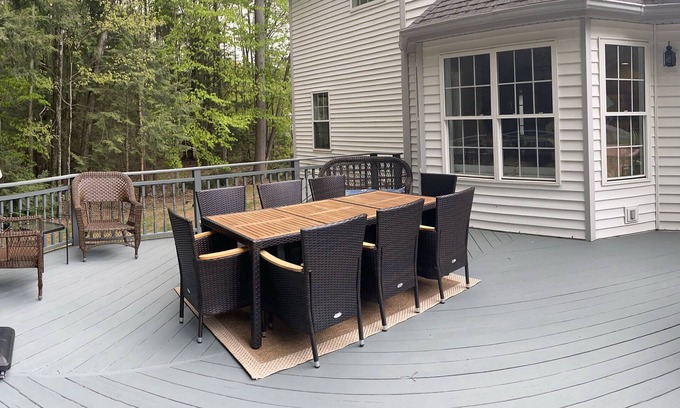 Gansevoort House | Family Friendly Home Close to the Saratoga Race Track, Sleeps 10 comfortably