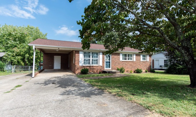 Tigerville House | Family friendly home w/fenced in backyard. Pet Friendly