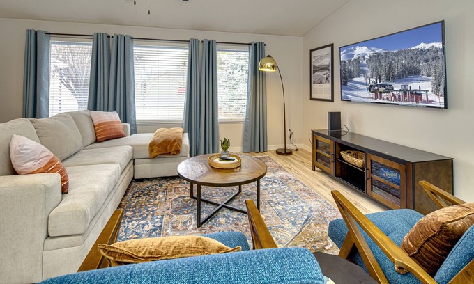 Boyd Acres House | Family Friendly Home w/HotTub, Grill, Near Park!