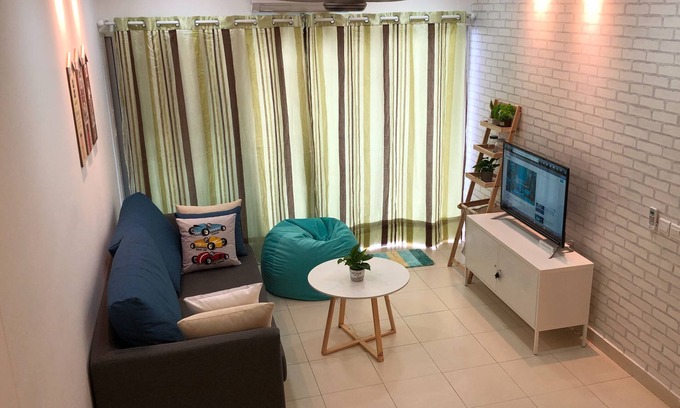 Shah Alam Apartment | Family Friendly HomeStay at Setia Alam, Modern, Cozy & Fully Furnished