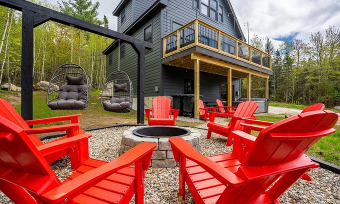Bethel House | Family Friendly! HotTub! Game Room! Dogs OK! A/C!