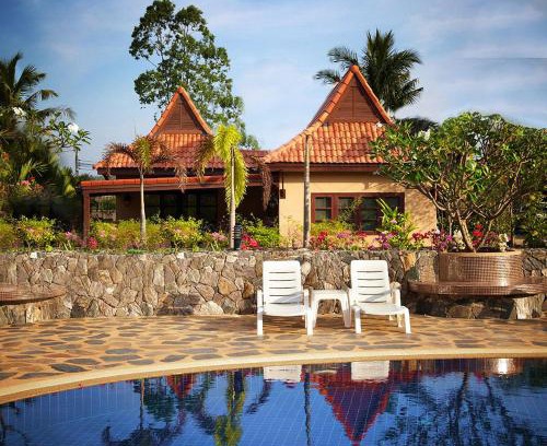Kram House | Family-friendly house, a few steps from the pool and close to the ocean.