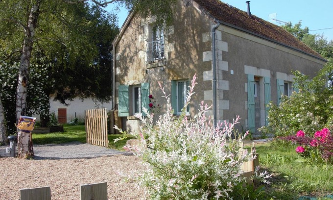 Couddes Cottage | Family-Friendly House with Garden, Near Loire Castles & Zoo, Pet-Friendly
