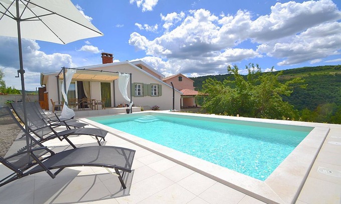 Brkac House | Family - friendly house with pool near Motovun