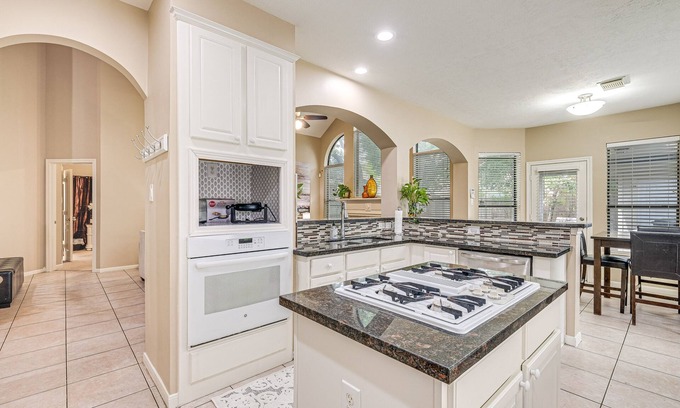 Barker House | Family-Friendly Houston Home in Quiet Neighborhood