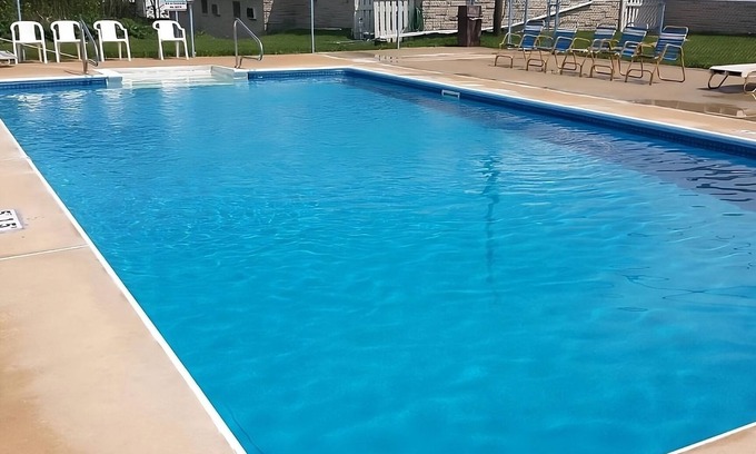 Campbelltown Resort | Family-Friendly Inn! Minutes to Palmyra Bowling Alley, FREE Onsite Parking!