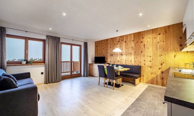 Santa Valburga Apartment | Family-Friendly Holiday Apartment 'Residence Kalchgruberhof Bergzirbe' with Lake View & Wi-Fi