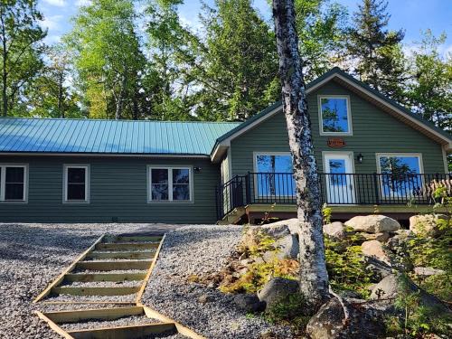 Millinocket House | Family Friendly Lakefront Cottage, Ambajejus Lake