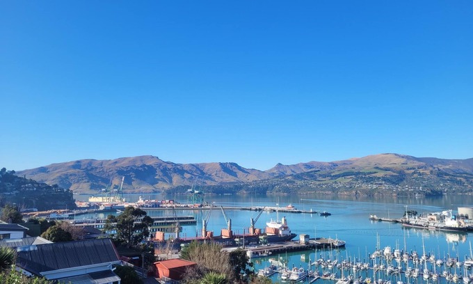 Lyttelton House | Family friendly Lyttelton harbour view house