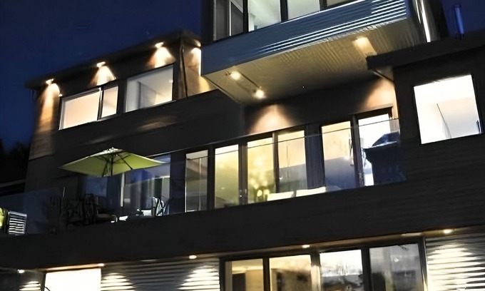 Burnaby House | Family Friendly Modern Luxury with Pool and Expansive City and Mountain Scapes
