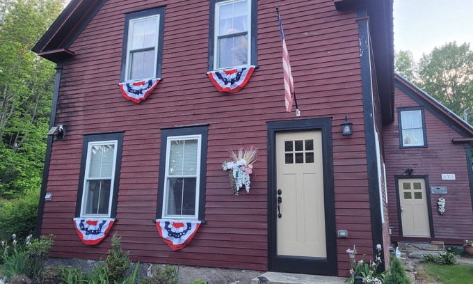 Conway House | Family Friendly Modern Farmhouse- Super location - Ready for summer fun!
