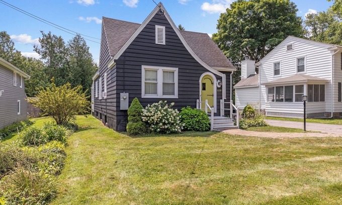 Fayetteville House | Family Friendly Near SU Downtown