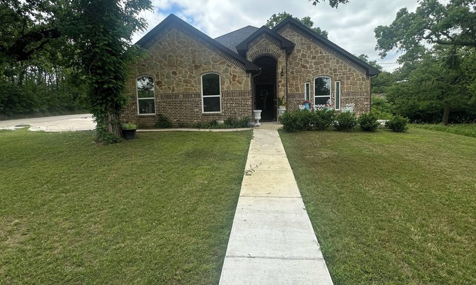 Azle House | Family friendly newer construction home, 5 min drive to Eagle Mountain Marina.
