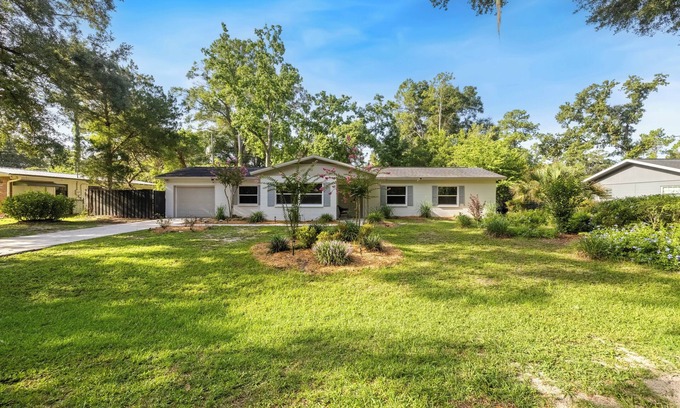 Madison Park House | Family-Friendly Oasis! Newly Remodeled, Near UF!