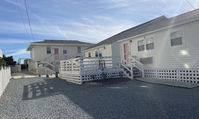 Surf City Cottage | Family-Friendly Oceanfront Property- Sleeps 14