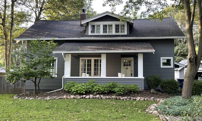 Bryant Pattengill East House | Family Friendly Private Home 1 1/3 Miles From The Big House