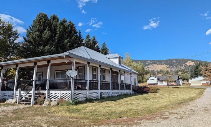 Anaconda House | Family-Friendly Private Ranch Getaway with pond. Newly Remodeled