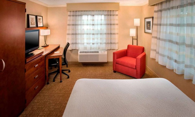 Danvers House | Family-friendly Property in Boston Danvers with Onsite Starbucks & Free Parking