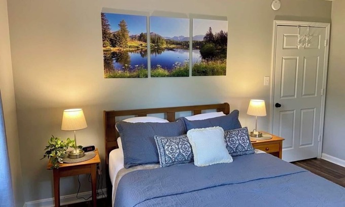 Campton House | Family Friendly-Queen beds- Large deck-Spacious kitchen