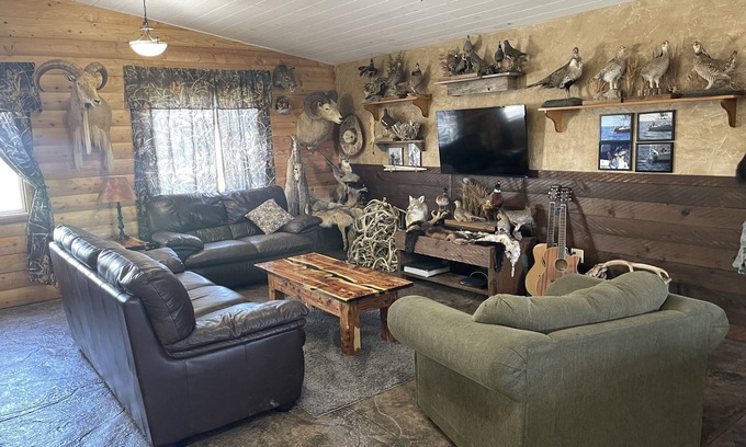 Chamberlain Cabin | Family-friendly, quiet and peaceful acreage minutes from the Missouri River.
