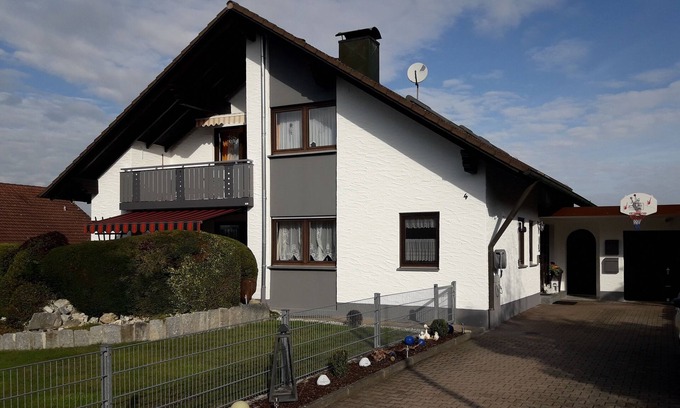 Kammeltal Apartment | Family-friendly, quiet, close to Legoland and Skylinepark