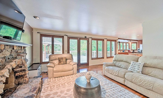 Overlake House | Family-Friendly Redmond Home w/Spacious Deck