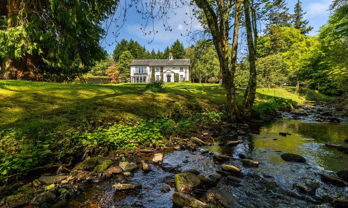 Drymen Cottage | Family Friendly Refurbished Detached Country Cottage set in Castle Grounds